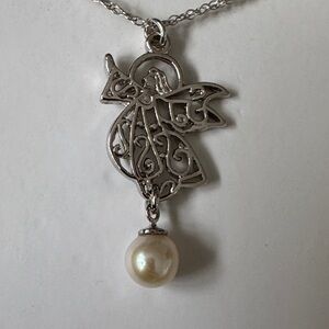 VANTEL PEARLS .925 SS ANGEL & HANGING PEARL PENDANT NECKLACE ANGEL BY MY SIDE